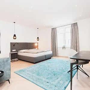 Apartment Center-apartment - Im Stadtzentrum In Perfekter Lage & Balkon, Innsbruck