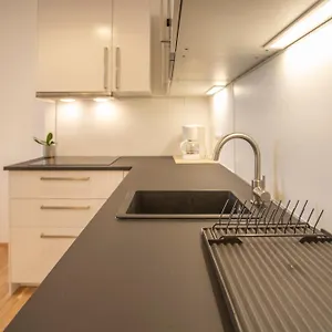 Urban I No Stairs I 24h Contactless Check-in Apartment